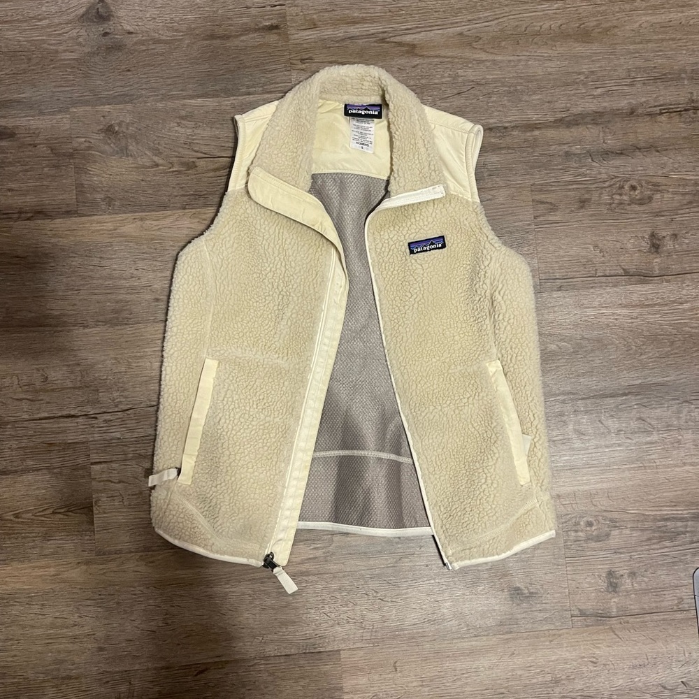 Patagonia cream fleece vest